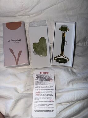 Amazon Green Jade Facial Roller and Gua Sha Set